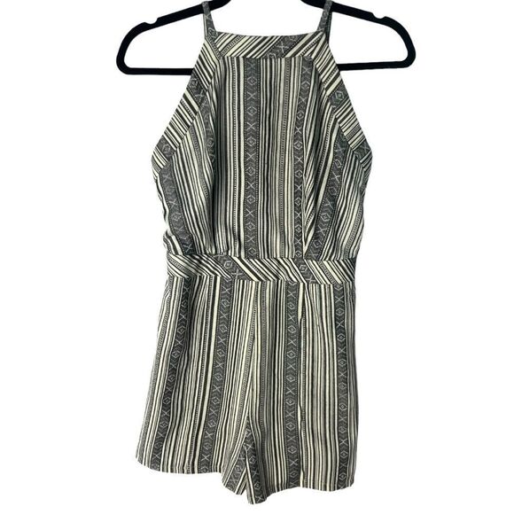 Line and Dot High Neck V Back Mojave Stripe Print black...